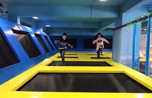 健身蹦床